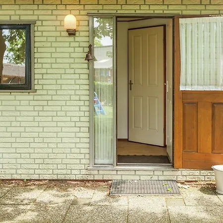 With Scenic Terrace Chalet Uden