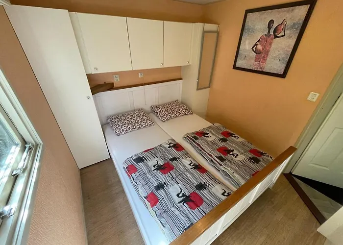 With Scenic Terrace Chalet Uden