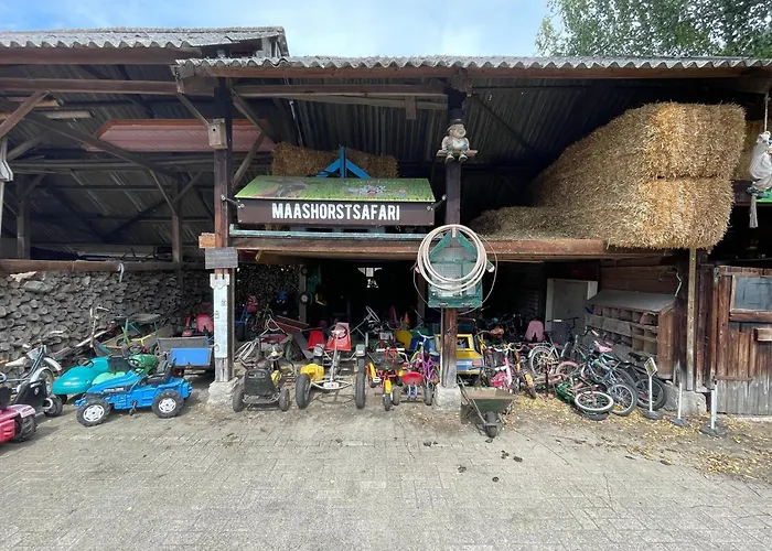 With Scenic Terrace Chalet Uden