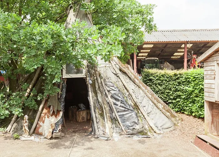 With Scenic Terrace Chalet Uden