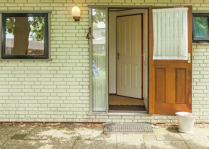 With Scenic Terrace Chalet Uden